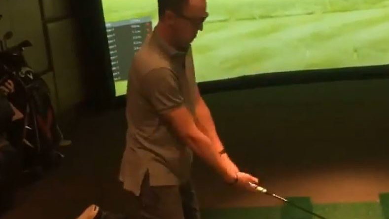 Justin Thomas attempts to use kids golf club in EPIC FAIL!